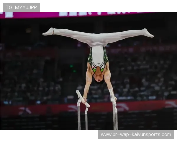 “东安湖体育公园龙舟赛:队员齐心协力争夺荣耀”